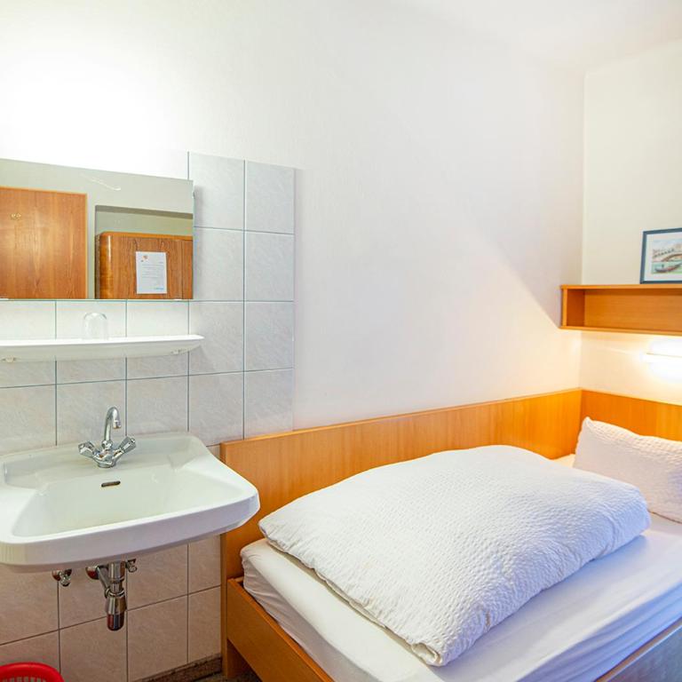 Gästehaus Golker - Einzelzimmer mit Gemeinschaftsbad - 2