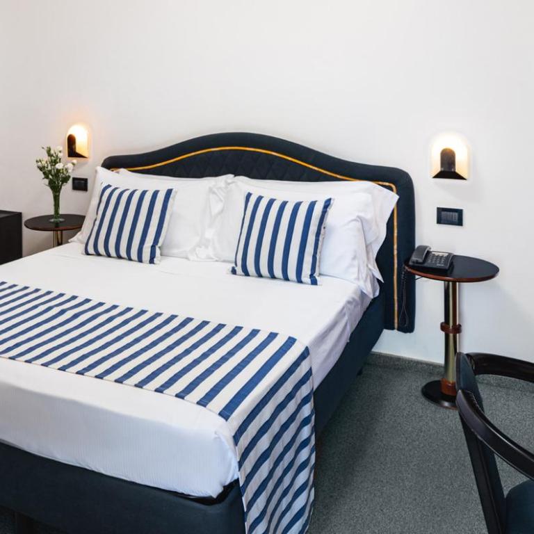 Hotel Stella - Deluxe Double Room with Balcony and Sea View - 5