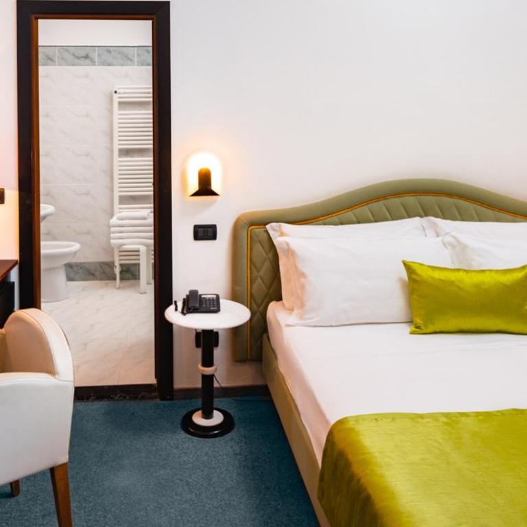 Hotel Stella - Quadruple Room with Sea View - 5