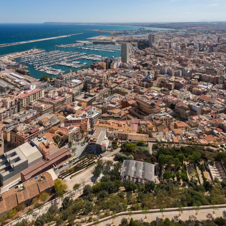 Apartamento Grande y Luminoso en el Centro de Alicante - Three-Bedroom Apartment - 50