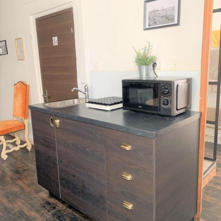 LE PANIER ENCHANTÉ - Suites & Loft - Terrasse et patio au dessus du Vieux Port - Studio Émeraude - 12
