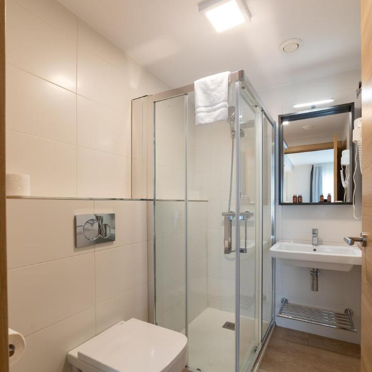 Atotxa Rooms - Habitación Doble Superior con terraza - 1 o 2 camas - 6