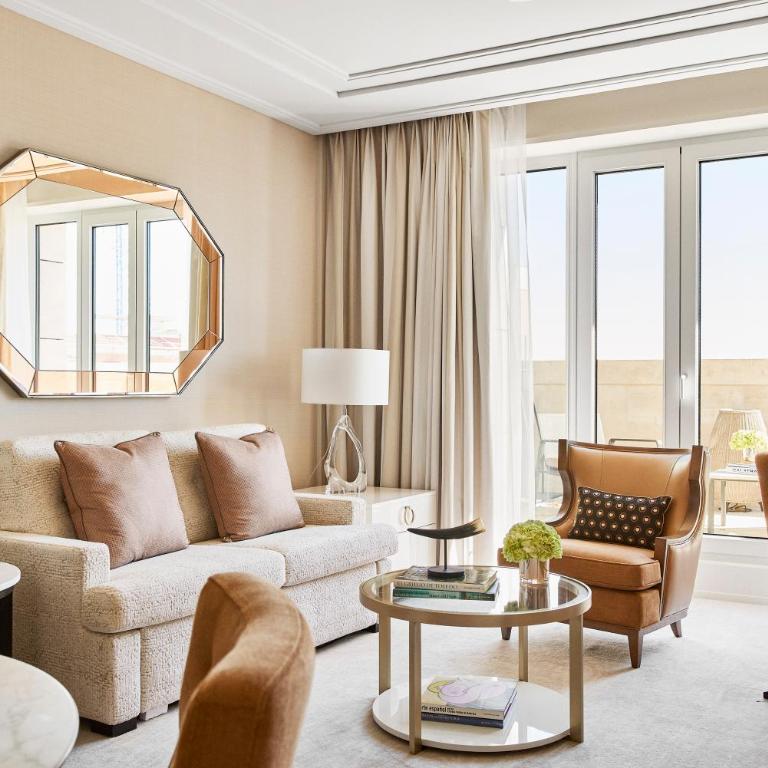 Four Seasons Hotel Madrid - Suite Four Seasons con cama extragrande y terraza - 4