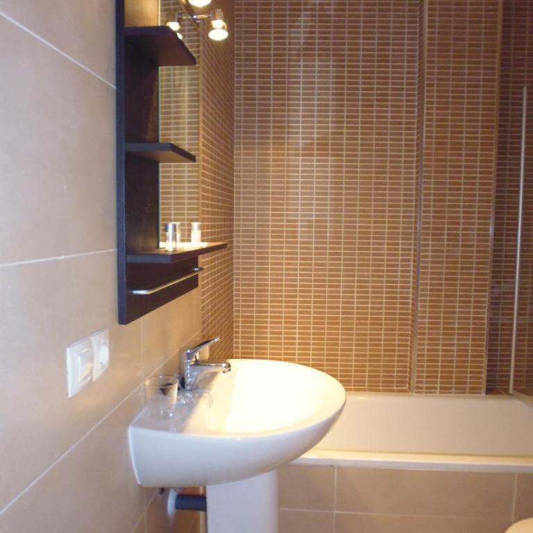 Apartamentos Pinar Málaga Centro - Carretería - Apartamento Confort - Biedmas 2 - 3