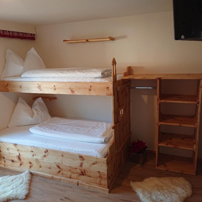 Alpenhostel "Das Besenhaus" - Vierbettzimmer mit Balkon - 16