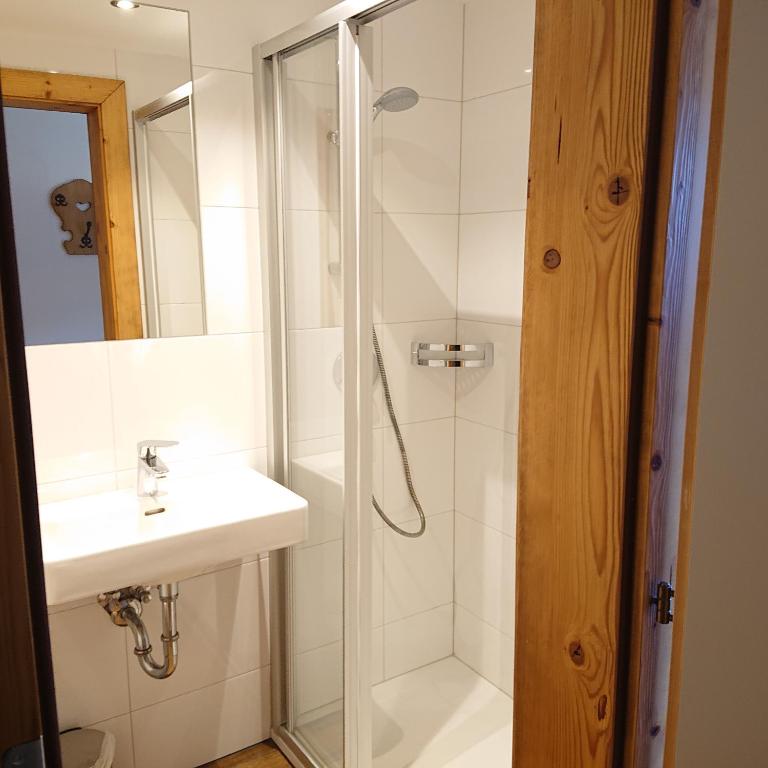 Alpenhostel "Das Besenhaus" - Einzelzimmer mit Balkon - 5
