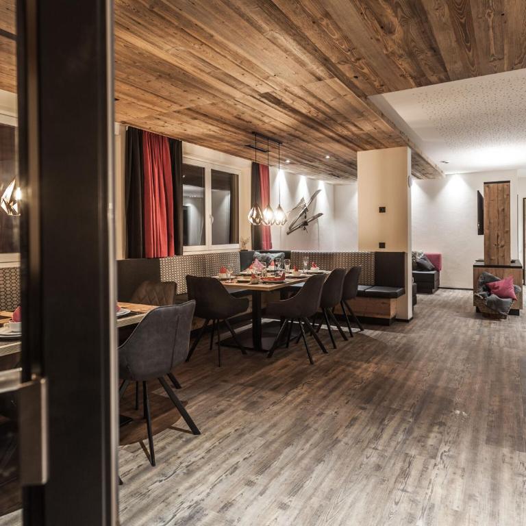 Luxury Chalet Gaschurn near Ski Lift - Superior Chalet - 10