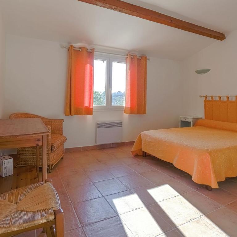 Holiday Home in Bormes-les-Mimosas near Sea - Maison de Vacances 4 Chambres - 14