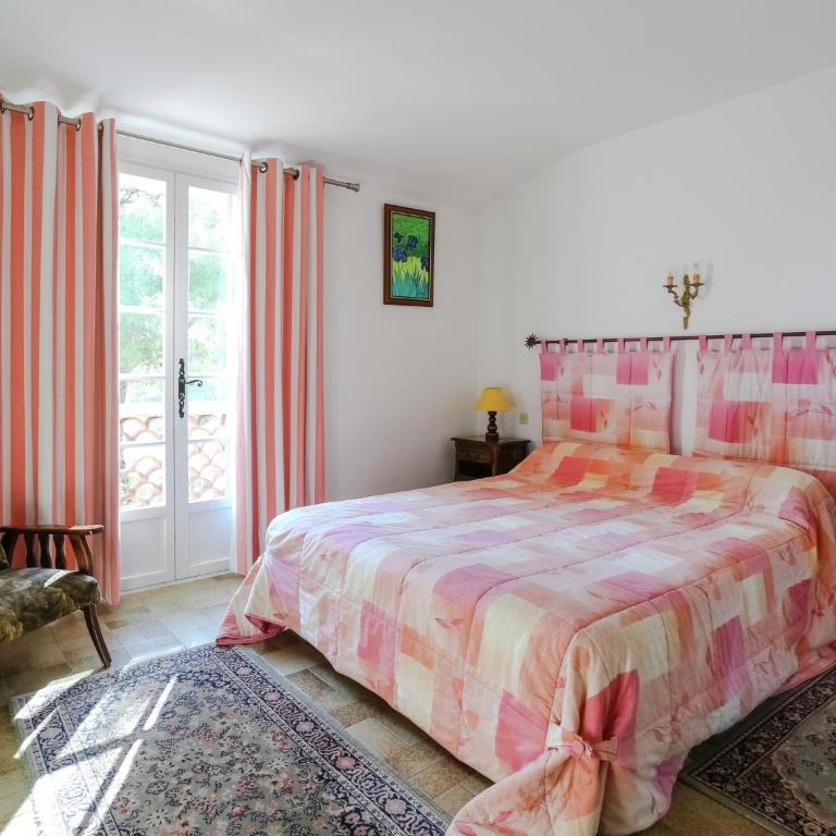 Holiday Home in Bormes near Beaches & Pool - Maison de Vacances 2 Chambres - 5