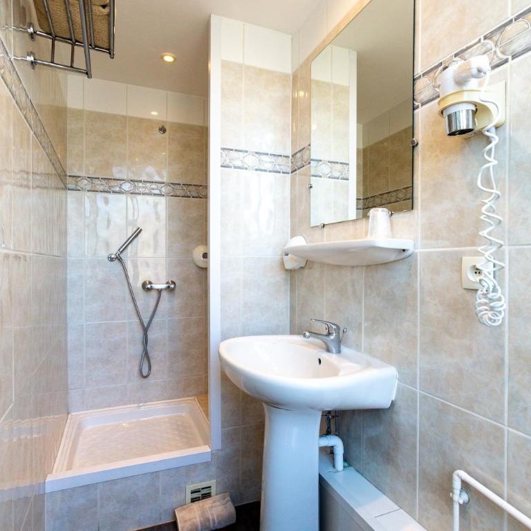 Cit'Hotel Le Regina Bordeaux Gare Saint-Jean - Chambre Double Classique avec Climatisation - 5