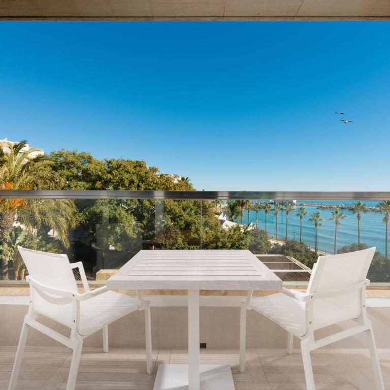 Amàre Beach Hotel Marbella - Adults Only Recommended - Habitación Doble Keep the Secret con vistas laterales al mar - 1 o 2 camas - 2