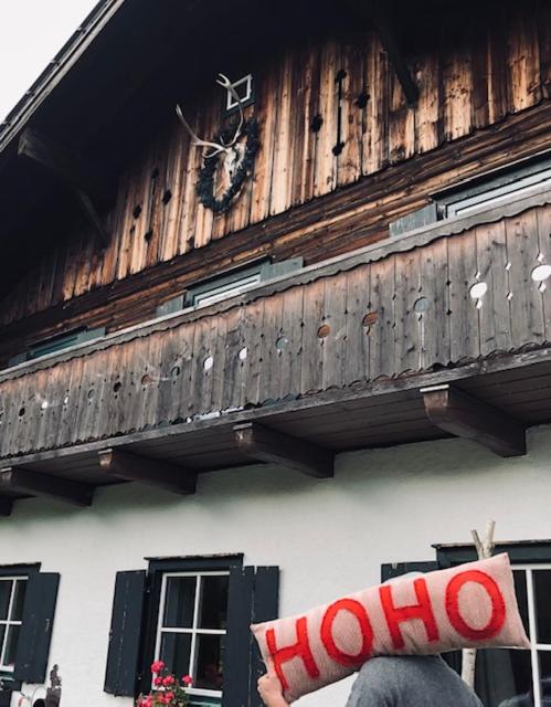 Forest Chalet, all famous ski areas around us, 15 min to city of salzburg, mountainview, panorama sauna, bath whirlpool, fire pit in garden up to 10 p - Haus mit 4 Schlafzimmern - 81