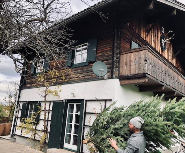 Forest Chalet, all famous ski areas around us, 15 min to city of salzburg, mountainview, panorama sauna, bath whirlpool, fire pit in garden up to 10 p - Haus mit 4 Schlafzimmern - 66