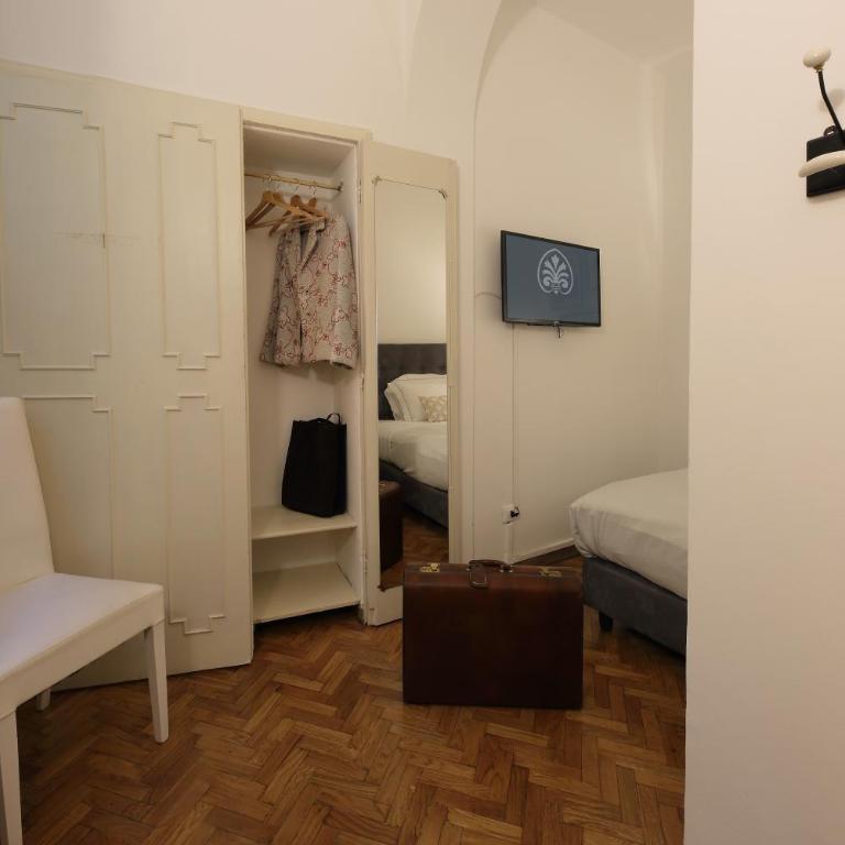 Corsini Tintori - Camera Singola con Bagno Privato Esterno - 4