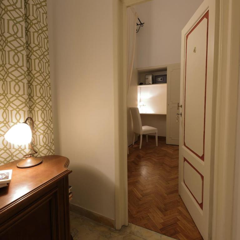 Corsini Tintori - Camera Singola con Bagno Privato Esterno - 8