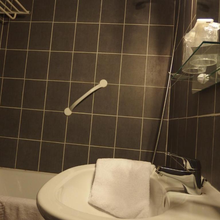 Au Saint Roch - Hôtel et Jardin - Chambre Lits Jumeaux - 4