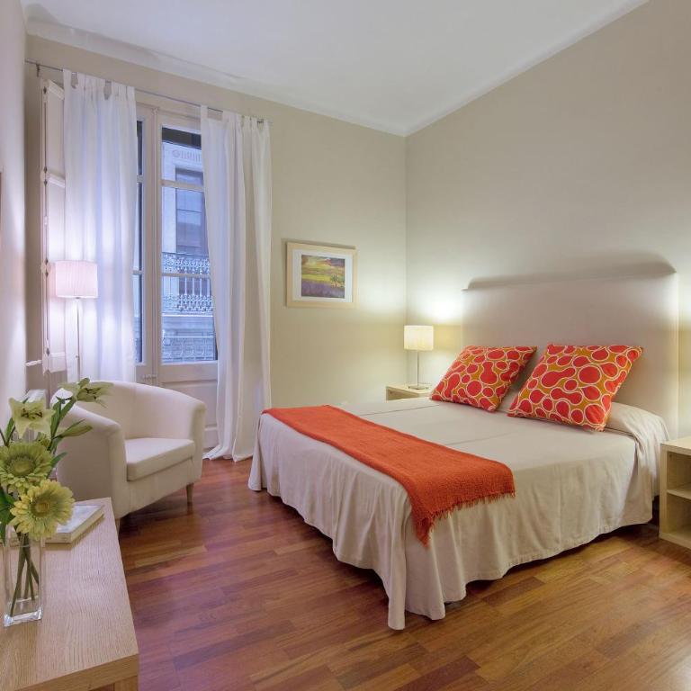 Habitat Apartments Art - Superior Three-Bedroom Apartment - 10