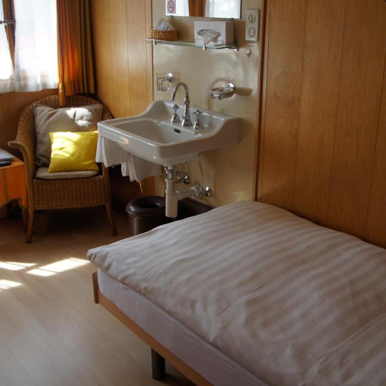Hotel Alpina - Einzelzimmer mit Gemeinschaftsbad - 3