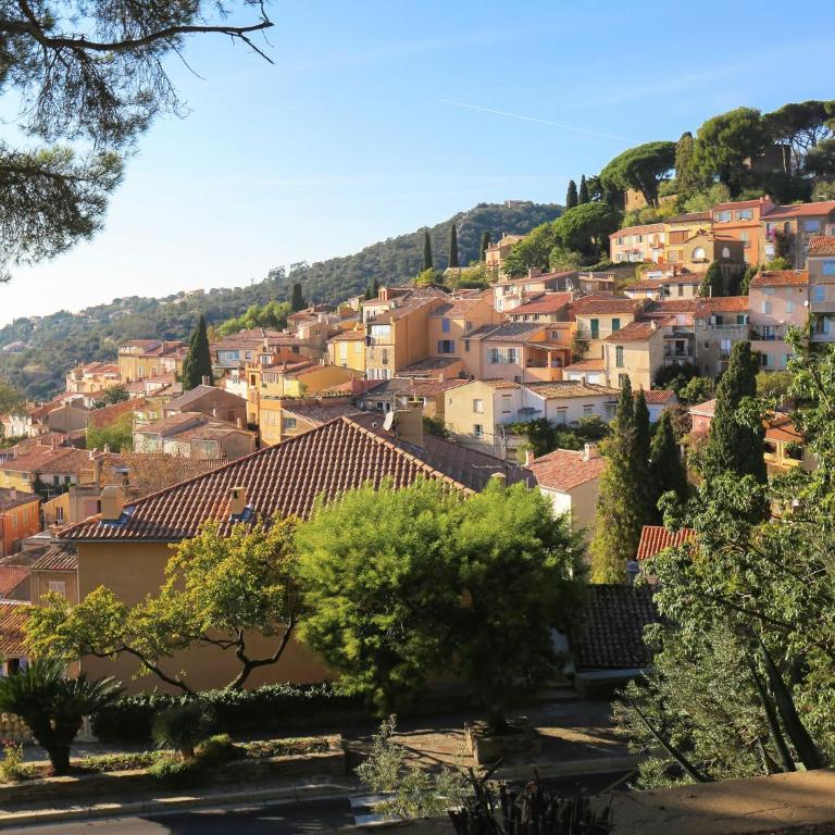 Holiday Home in Bormes near Beaches & Pool - Maison de Vacances 2 Chambres - 23