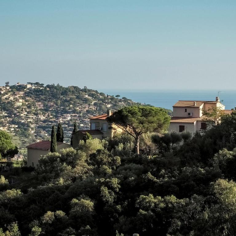 Holiday Home in Bormes near Beaches & Pool - Maison de Vacances 2 Chambres - 26