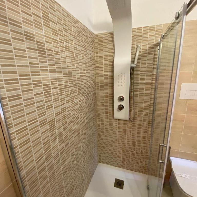 IN CENTRO ROOMS Vicino Cefalù SELF-CHEK-IN - Quadruple Room with Balcony - 2