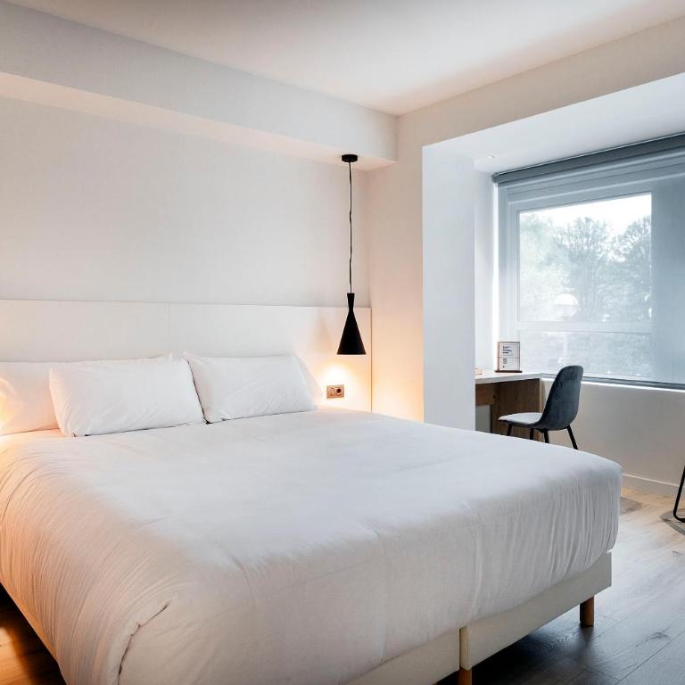 Hotel Distrito Oeste - Habitación con cama grande - 1