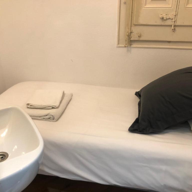 Hostalin Barcelona Diputacion - Habitación Individual con baño privado externo - 11