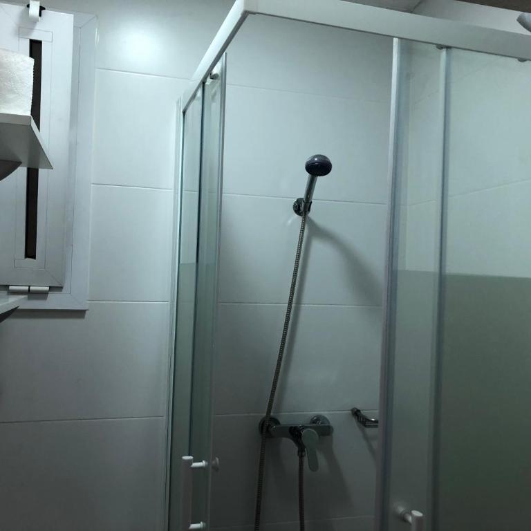 Hostalin Barcelona Diputacion - Habitación Individual con baño privado externo - 8