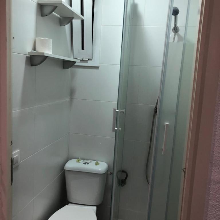 Hostalin Barcelona Diputacion - Habitación Individual con baño privado externo - 9