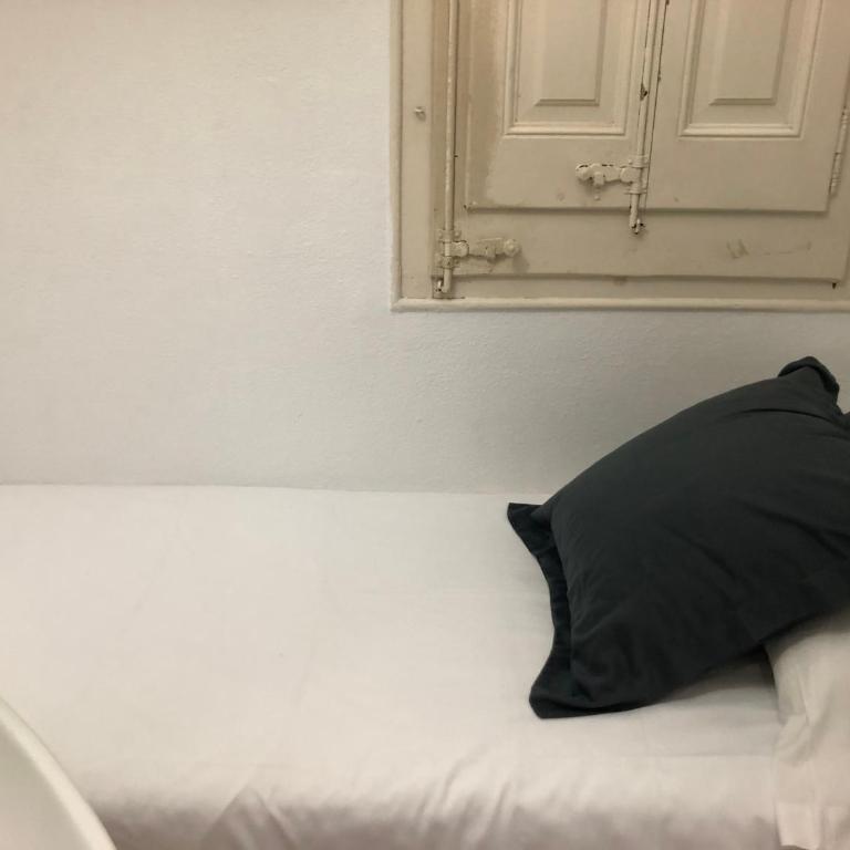 Hostalin Barcelona Diputacion - Habitación Individual con baño privado externo - 3
