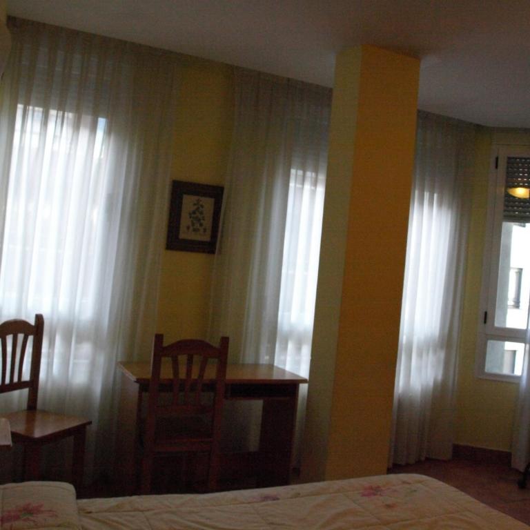 Hostal Orejas - Habitación Triple - 4