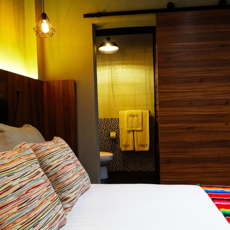 Cadillac Hotel Boutique - Habitación con cama grande - 1