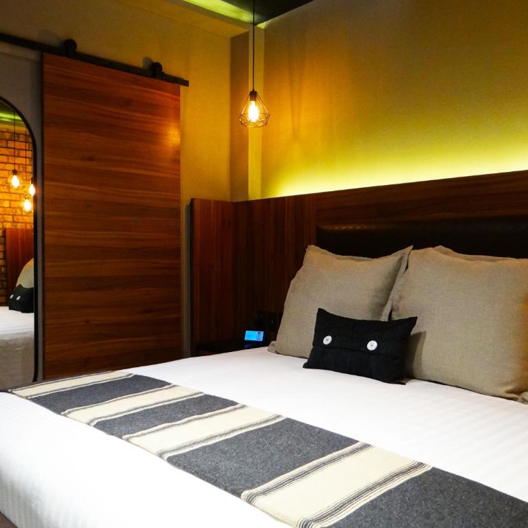 Cadillac Hotel Boutique - Suite Deluxe con cama extragrande - 3