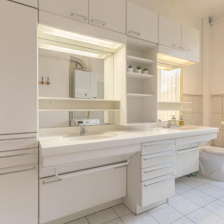 Travel Homes - The Wooden, Spacieux & bon quartier - Apartment - 8