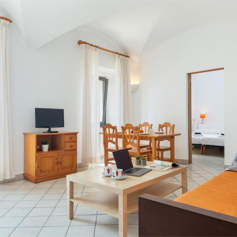 Petit Hotel Hostatgeria Sant Salvador - Apartamento de 2 dormitorios - 4