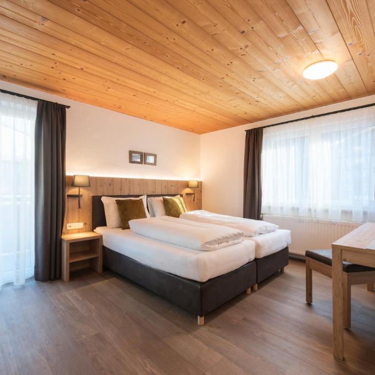 Chalet Rosanna - Doppelzimmer mit Balkon - 2