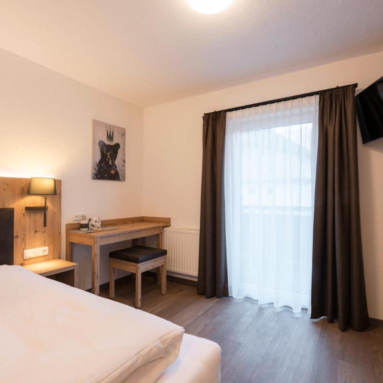 Chalet Rosanna - Doppelzimmer mit Balkon - 1