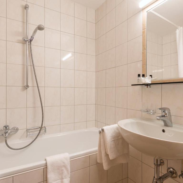 Chalet Rosanna - Doppelzimmer mit Balkon - 4