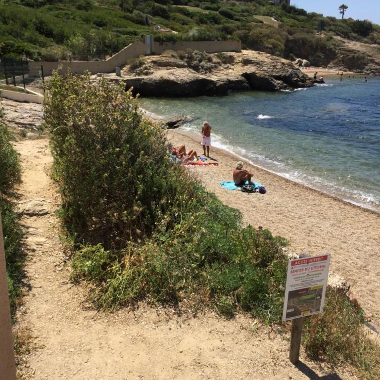 T2 de 33 m2 plus terrasse de 20m2 vue sur mer climatisé à 10 secondes chrono à pied de la plage , mer et sentier du littoral Résidence marina cap négre Six-Fours-les-Plages - Apartment mit 1 Schlafzimmer - 11