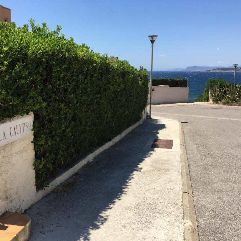 T2 de 33 m2 plus terrasse de 20m2 vue sur mer climatisé à 10 secondes chrono à pied de la plage , mer et sentier du littoral Résidence marina cap négre Six-Fours-les-Plages - Apartment mit 1 Schlafzimmer - 12