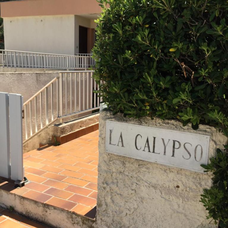 T2 de 33 m2 plus terrasse de 20m2 vue sur mer climatisé à 10 secondes chrono à pied de la plage , mer et sentier du littoral Résidence marina cap négre Six-Fours-les-Plages - Apartment mit 1 Schlafzimmer - 16