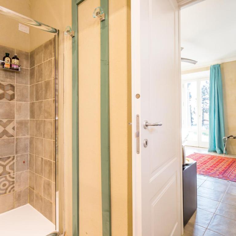 White Lilac Romantic B&B - Adults only - Camera Matrimoniale con Vista Lago Parziale - 2