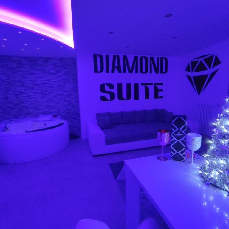 Diamond Suite Verona - King Suite with Spa Bath - 7