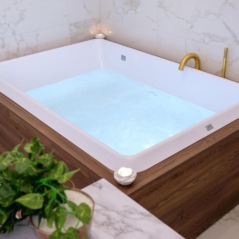La Bella Ostuni Suites - Camera Matrimoniale Deluxe con Vasca - 2
