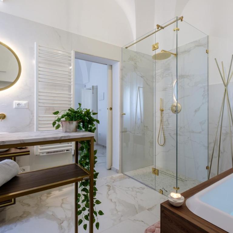 La Bella Ostuni Suites - Camera Matrimoniale Deluxe con Vasca - 16