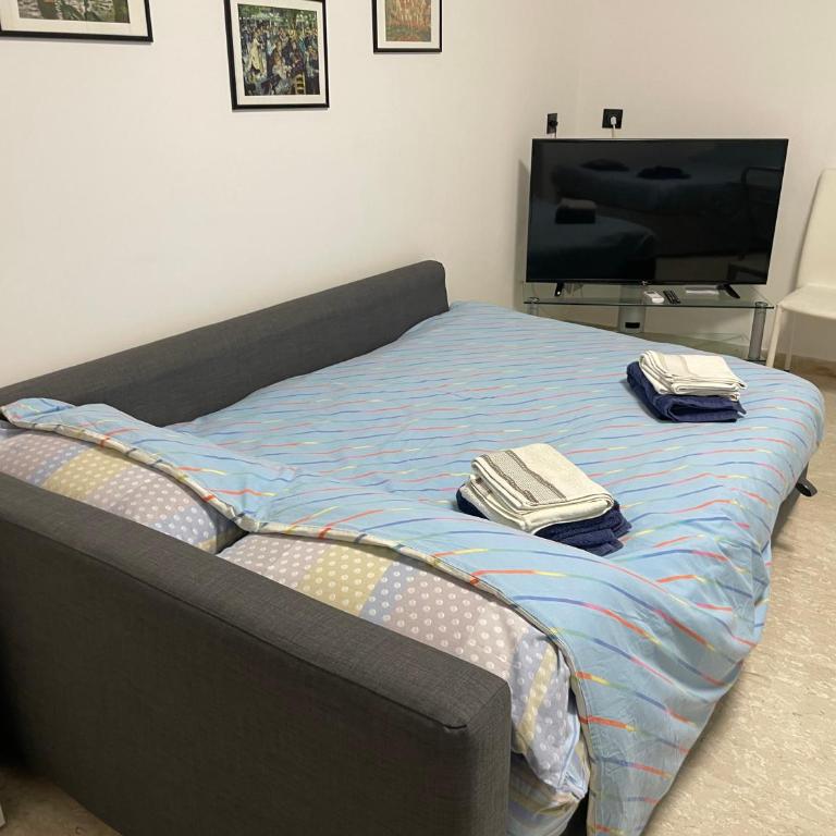 Sunset Apartments - King Studio with Sofa Bed - 2