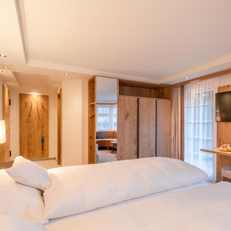Resort La Ginabelle - Großes Doppelzimmer mit Blick auf das Matterhorn vom Balkon - 6