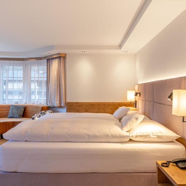 Resort La Ginabelle - Großes Doppelzimmer mit Blick auf das Matterhorn vom Balkon - 7