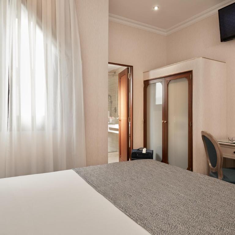Hotel Continental Barcelona - Double Room Compaq with Double Bed - 2