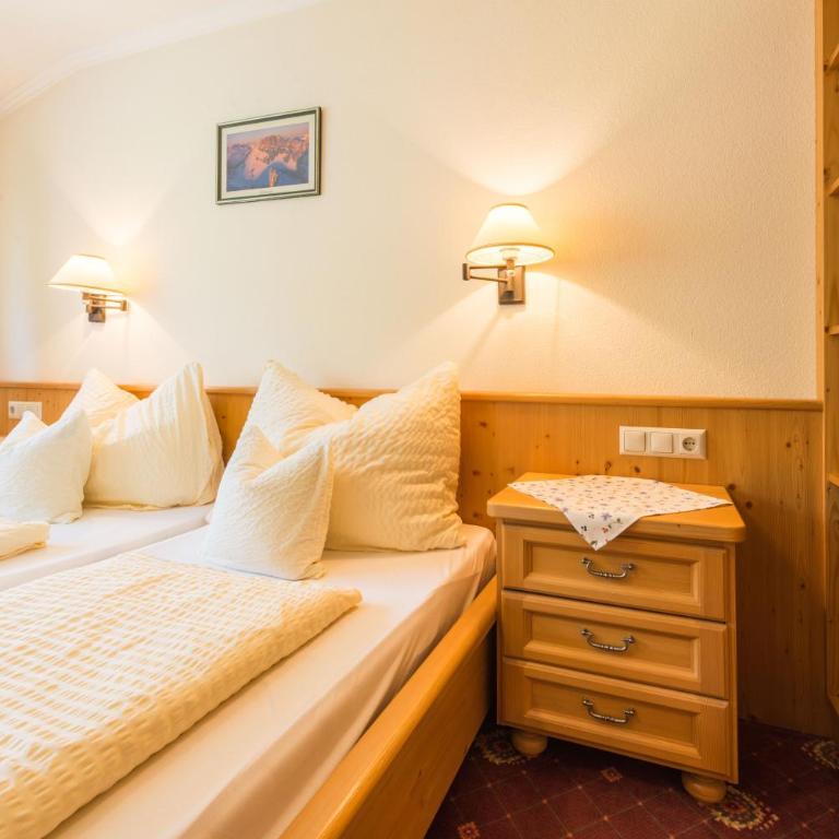 Landgasthof Bierfriedl - Familienzimmer mit Balkon - 1